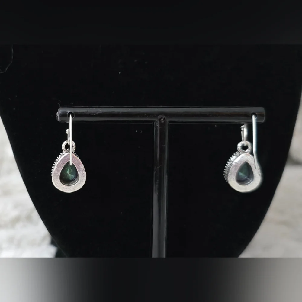 Vibrant Colorful Silver Tone Teardrop Earrings With A Vintage‎ Design